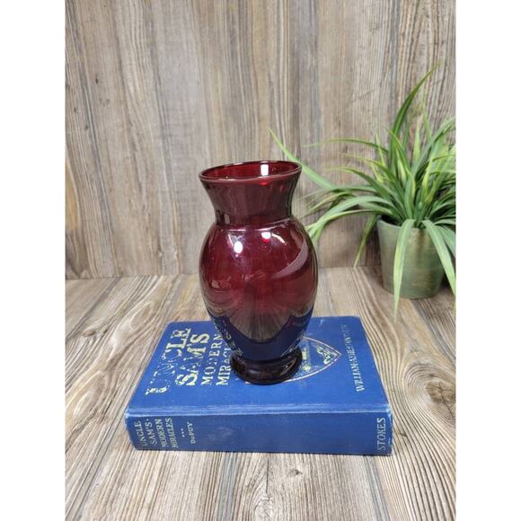 Vintage Ruby Red Glass Flower Vase Anchor Hocking - Picture 1 of 4